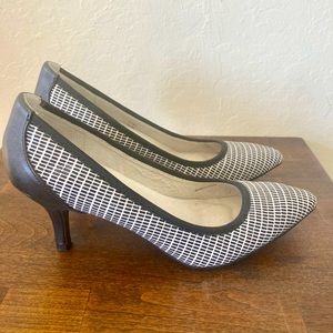 SOLD - Kitten Heel Black & White TAHARI shoes